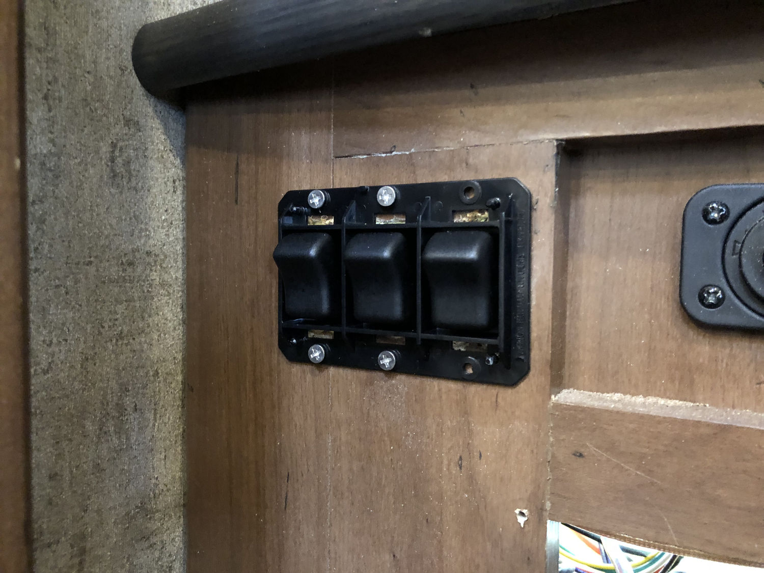 Photo of the 12V switches